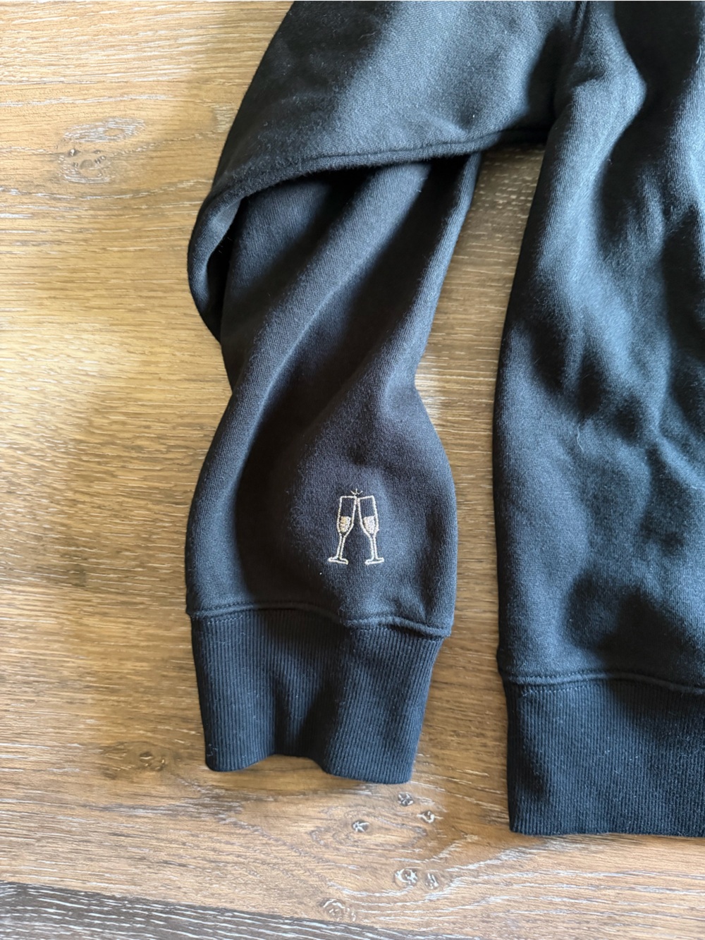 Universal Thread “Party” 🥂 Crewneck - Picture 8 of 8